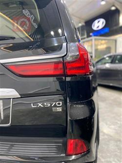 لێکزس LX